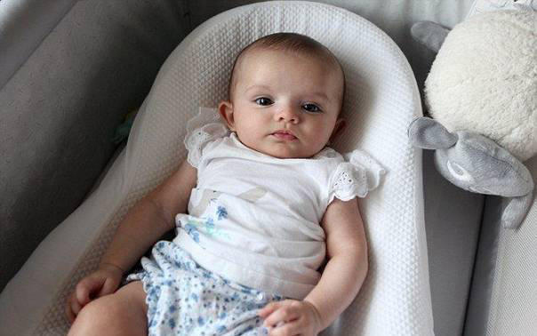 英国夫妇远赴印度做助孕,却不能与孩子团聚